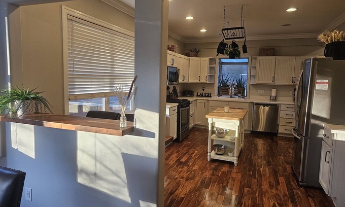 Newberg House | Gorgeous Home Close to Wineries and shopping