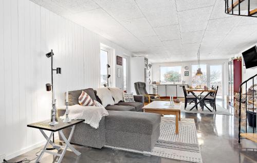 Næs House | Gorgeous Home In Assens With Kitchen