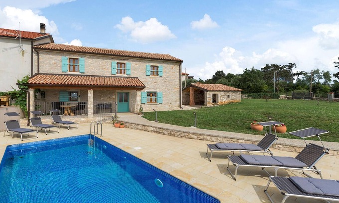 Buje House | Gorgeous home in Buje