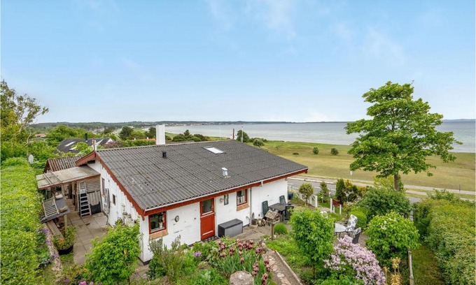 Egsmark Strand House | Gorgeous Home In Ebeltoft With Wifi