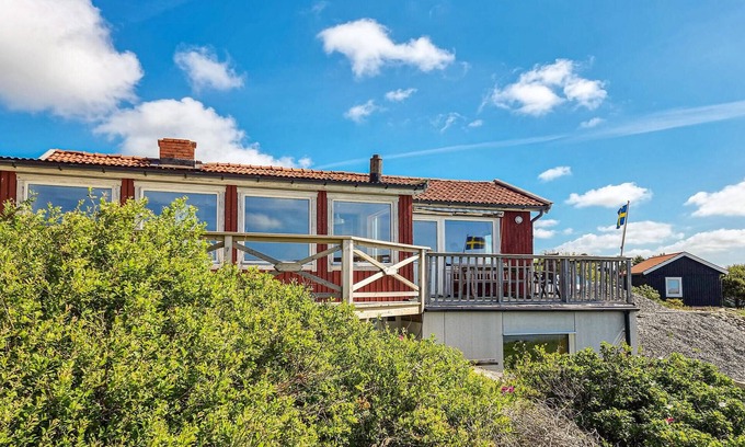 Karna House | Gorgeous home in Glöskär with kitchen