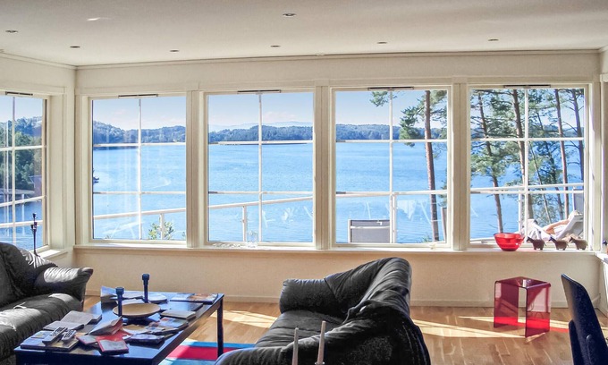 Lysekloster House | Gorgeous home in Hagavik