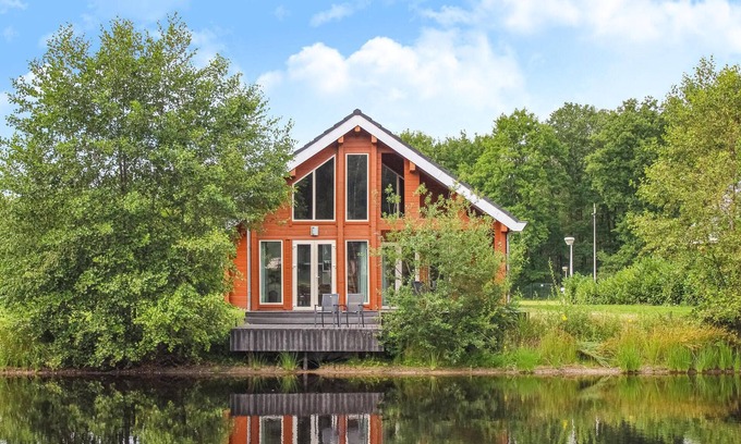 Heel House | Gorgeous home in HEEL with WiFi