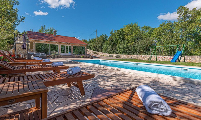 Cove Parja House | Gorgeous home in Knin with kitchen