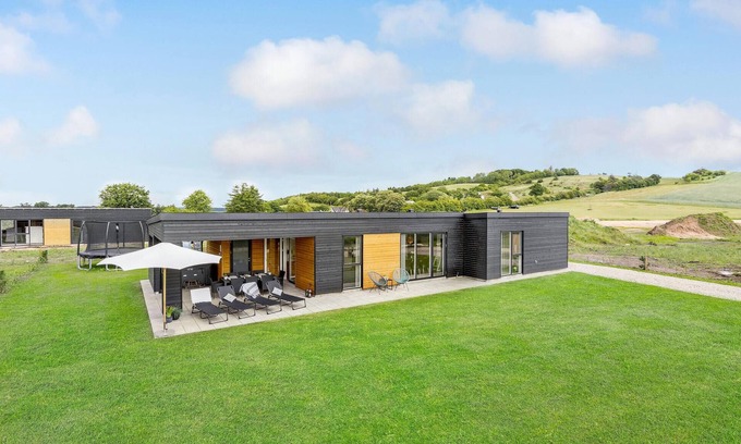 Hjarbæk House | Gorgeous home in Løgstrup with kitchen