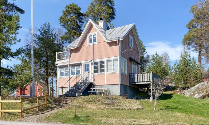 Motala House | Gorgeous home in Motala with lake view