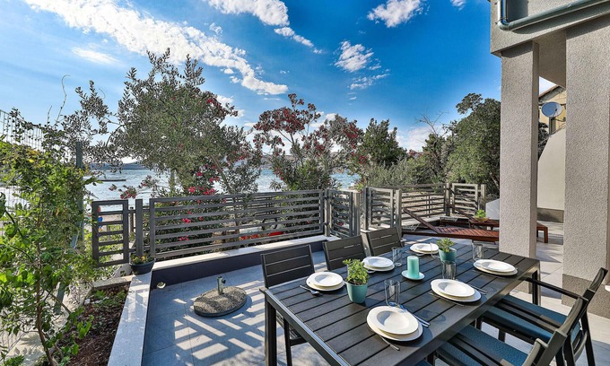 Okrug Gornji House | Gorgeous home in Okrug Gornji with WiFi