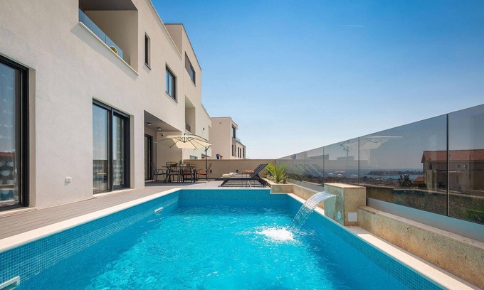 Podstrana House | Gorgeous home in Podstrana with WiFi