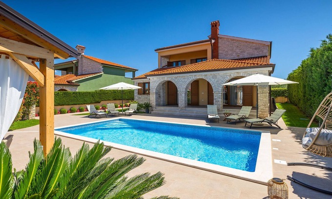 Galizana House | Gorgeous home in Pula