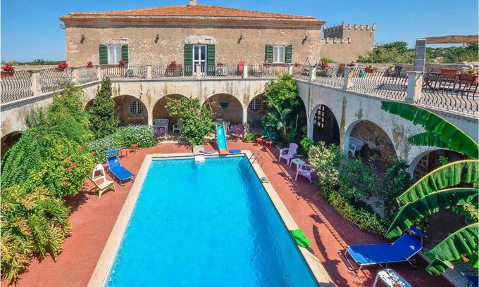 Donnafugata House | Gorgeous Home In Ragusa With Kitchen