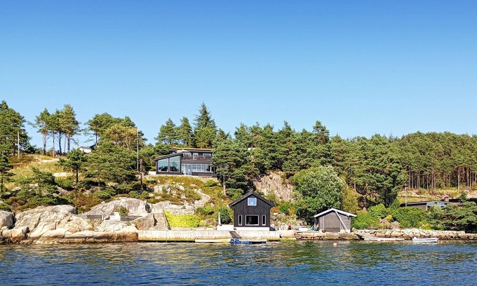 Sveio House | Gorgeous home in Sveio with kitchen