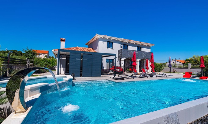 Polaca House | Gorgeous home in Tinj