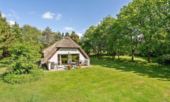 Øhuse House | Gorgeous home in Ulfborg with kitchen