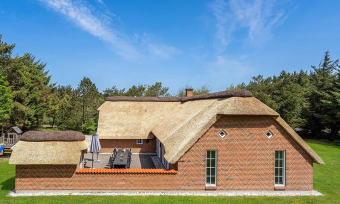 Øhuse House | Gorgeous home in Ulfborg with kitchen