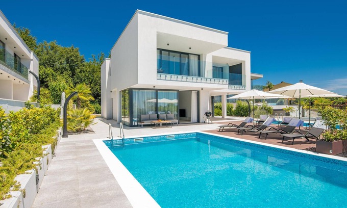 Opatija House | Gorgeous home in Veprinac with WiFi