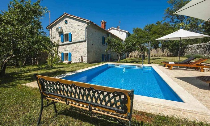 Visnjan House | Gorgeous home in Visnjan with WiFi