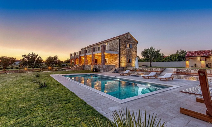 Murvica House | Gorgeous home in Zadar with sauna