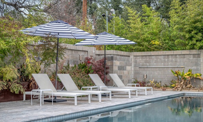 Old Enfield House | Gorgeous Home & Pool + Close to DT - Windsor Place