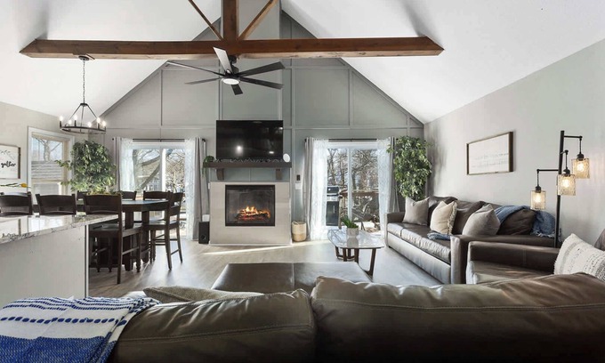 New Century House | Gorgeous Lake Views 3BR-3Ba Updated Home