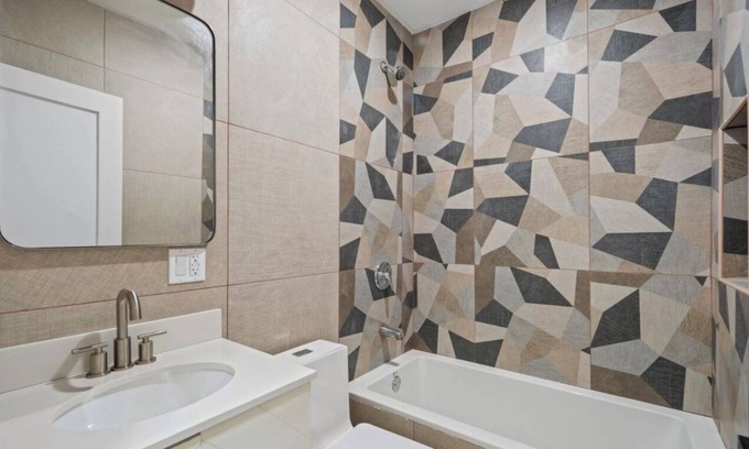 Mott Haven Apartment | GORGEOUS Large Charming HOME with 3baths, Central Air, Washer/Dryer, Parking