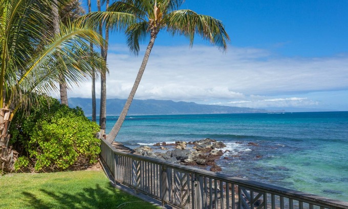 Paia House | Gorgeous Oceanfront Paia Bay Home