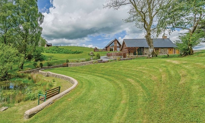 Caersws Ski Chalet | Gorgeous open plan two storey lodge.
