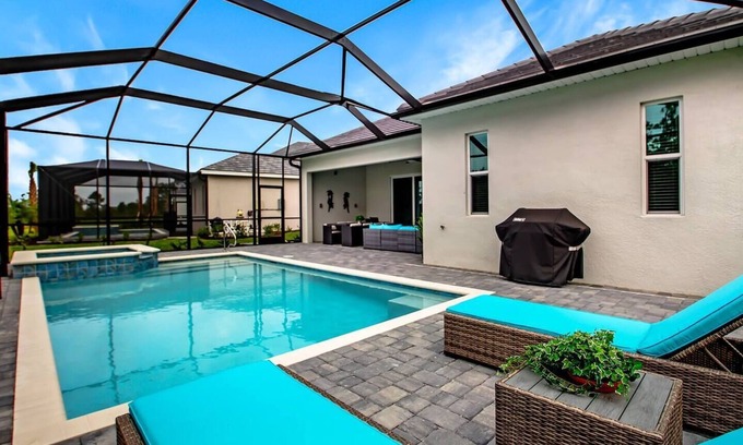 Punta Gorda House | Gorgeous Pool and Spa 3 Bedroom 3 Bath Home with Golf Course at Babcock Nat'l!