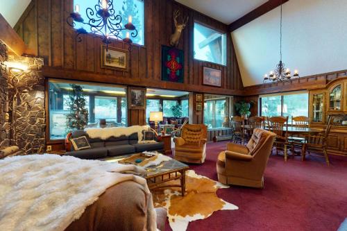 Rio Vista Estates House | Gorgeous Riverfront Retreat