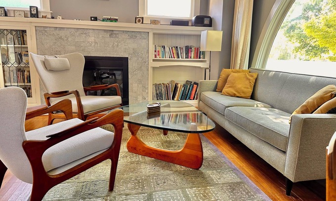 Piedmont Avenue House | Gorgeous Rockridge Bungalow close to BART and great shops