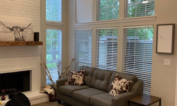 Far North Dallas Condo | Gorgeous updated condo with attached garage