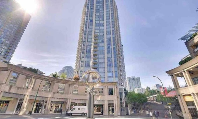 Crosstown Condo | Gorgeous Views, Downtown, 2Bdrm2Bath,1 Free Parking