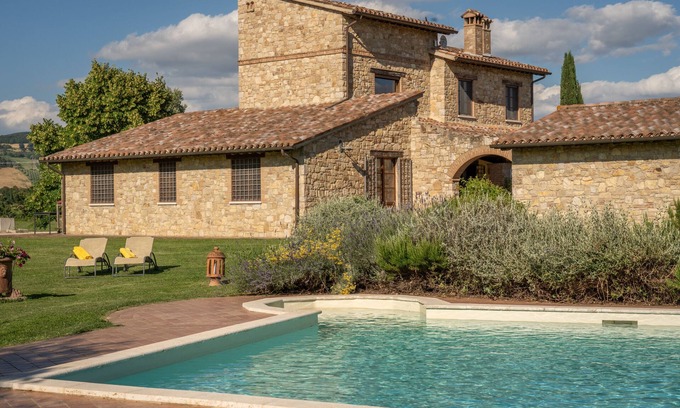Loreto Villa | Gorgeous Villa overlooking Todi