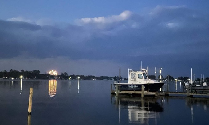 Lottsburg House | Gorgeous waterfront home with private dock/beach