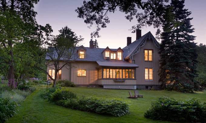 Trumansburg Bed & Breakfast | Gothic Eves Inn and Spa Bed and Breakfast
