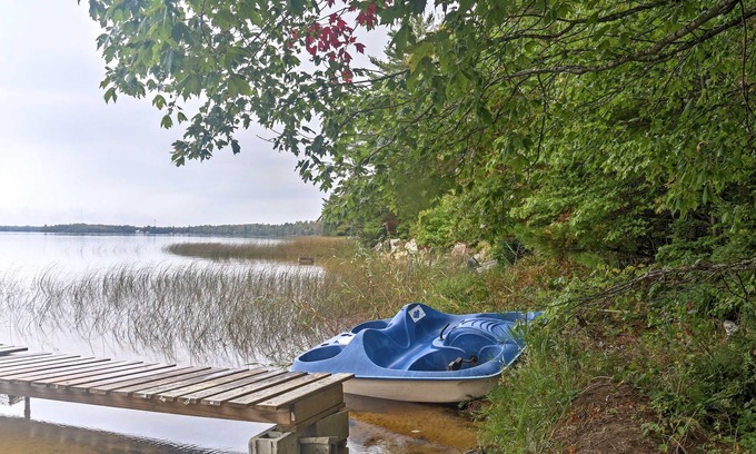 Gould City Cabin | Gould City Lakefront Hideaway w/Dock & Rowboat!