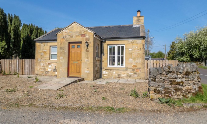 Falstone Cottage | GOWANLEA, pet friendly, character holiday cottage in Bellingham