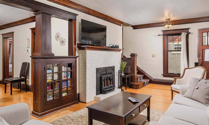 Stevens Point House | Gracious 5-Bedroom Home in Downtown Stevens Point