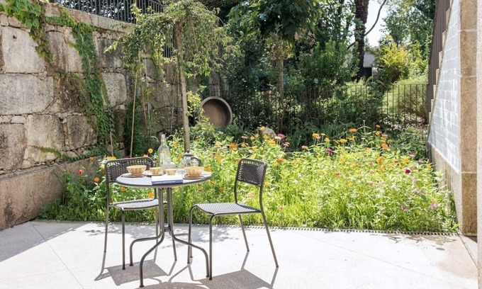 Uniao de Freguesias do Centro Apartment | GRACY PORTO - Charming apartment with terrace and garden located at Praça da Republica
