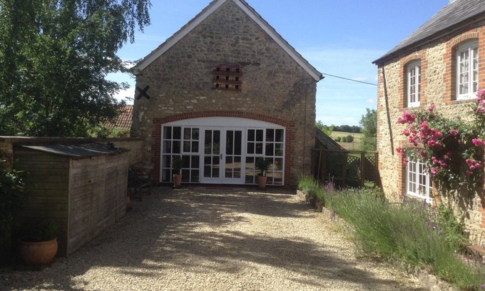 Swindon House | Grade II Listed 16th-Century Barn Near Cotswolds & Oxford