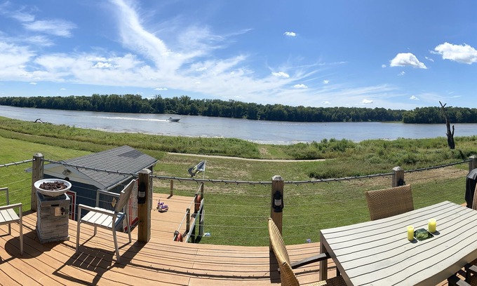 Grafton House | Grafton Getaway-Riverhouse.a waterfront property with bike trail in backyard