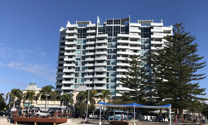 Labrador Apartment | Grand Hotel Apartment One min walk to beach/Charis Seafoods Childrens Lagoon.