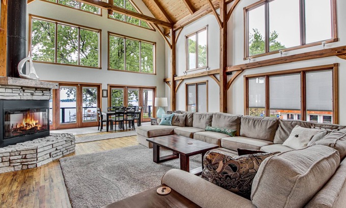 Bass Lake House | Grand Lakefront Home