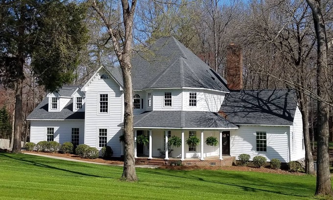 Sedgefield House | Grand Luxury Home 6BR/4BA.Close Dntown/Coliseum/HP Mkts.Lge Kitch.Outdoor Areas.