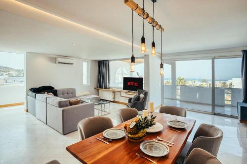 Vari-Voula-Vouliagmeni Apartment | Grand Sea View Apartment 3' from Kavouri Beach