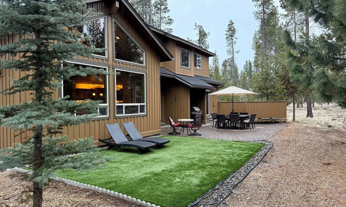 Sunriver House | Grand, Spacious, 5 On Suites, Chef's Kitchen, Bikes, Hot Tub, NO Resort Fees