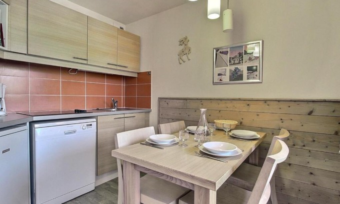 Belle Plagne Apartment | Grand studio-cabine près des pistes, balcon, vue montagne - FR-1-455-214