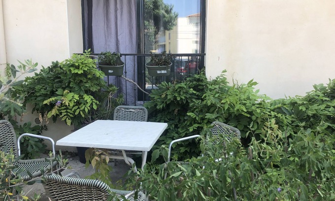 Aigues-Mortes Apartment | Grand Studio Tout Confort RDC