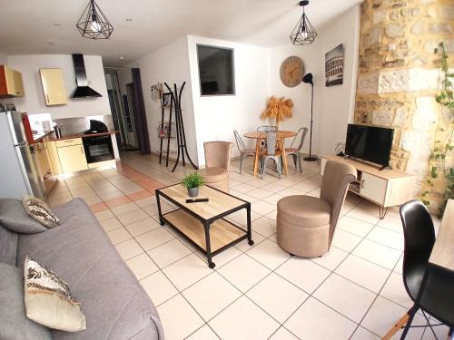 Nimes City Centre Apartment | Grand T2 en plein centre avec parking gratuit
