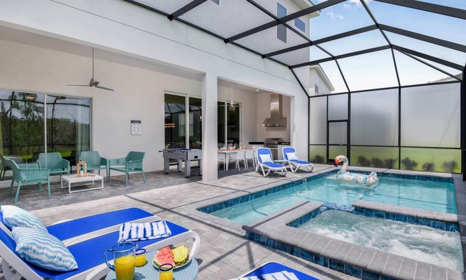 Loughman House | Grand Villa Near Disney w/Princess Themed BR, Pool Table, Game Loft & Theater