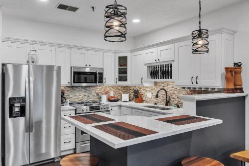 Nashville Apartment | Grand Wood Suites - 2nd Floor Front Side Signature Suite 201